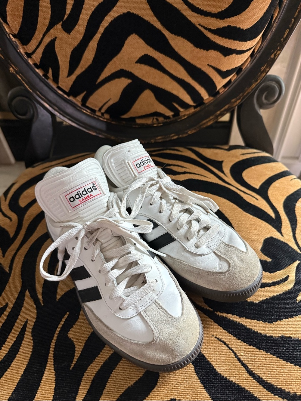 ADIDAS Men’s Size 7 White and Black Samba Sneakers EUC